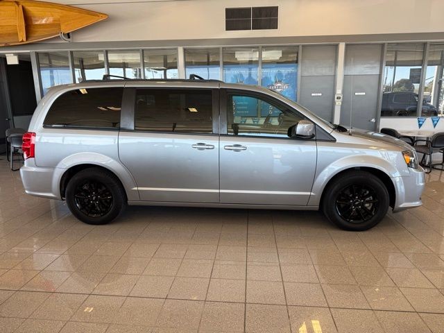 Dodge Grand Caravan Vehicle Full-screen Gallery Image 02