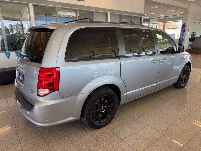 Dodge Grand Caravan Vehicle Full-screen Gallery Image 03