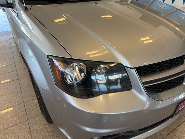 Dodge Grand Caravan Vehicle Full-screen Gallery Image 09