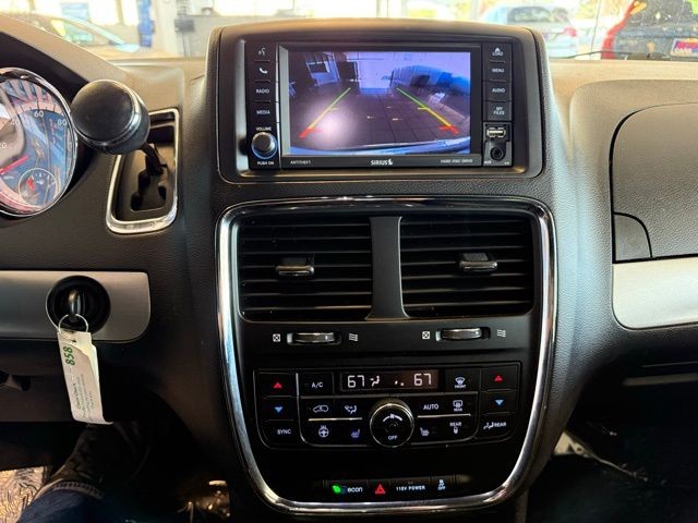Dodge Grand Caravan Vehicle Full-screen Gallery Image 15