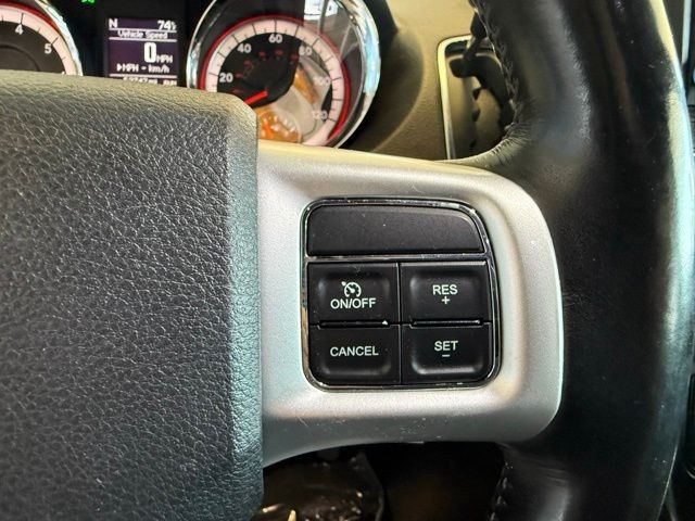 Dodge Grand Caravan Vehicle Full-screen Gallery Image 16
