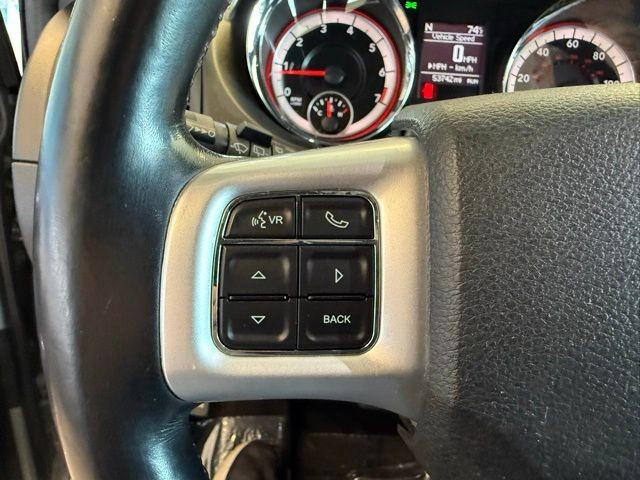 Dodge Grand Caravan Vehicle Full-screen Gallery Image 17