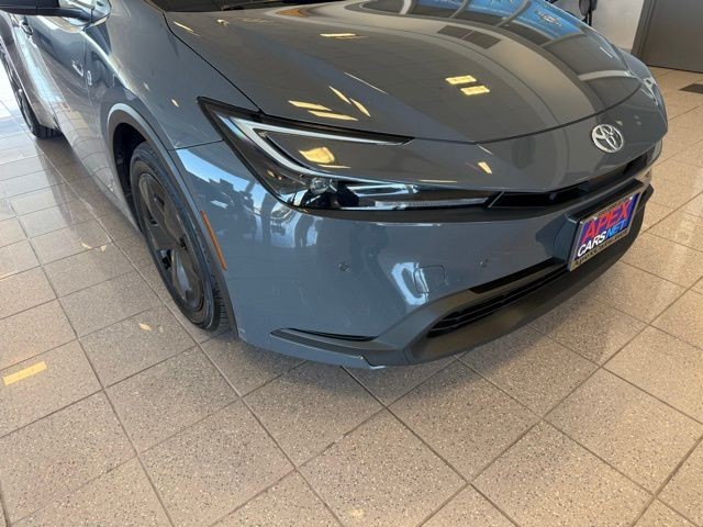 Toyota Prius Vehicle Full-screen Gallery Image 08