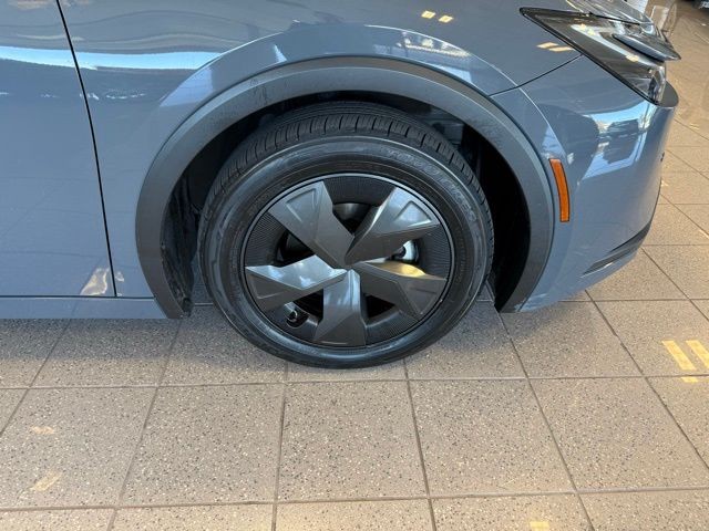 Toyota Prius Vehicle Full-screen Gallery Image 10