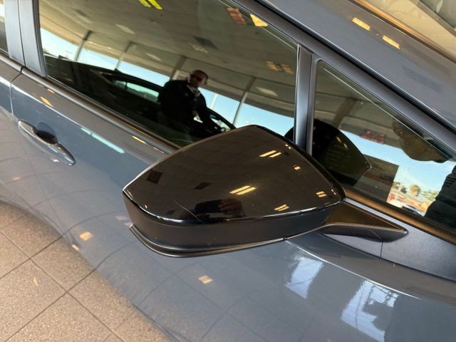 Toyota Prius Vehicle Full-screen Gallery Image 11