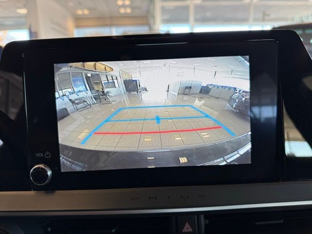 Toyota Prius Vehicle Full-screen Gallery Image 13