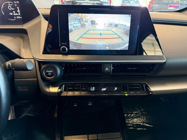 Toyota Prius Vehicle Full-screen Gallery Image 14