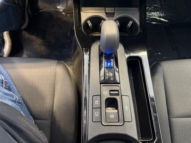 Toyota Prius Vehicle Full-screen Gallery Image 15