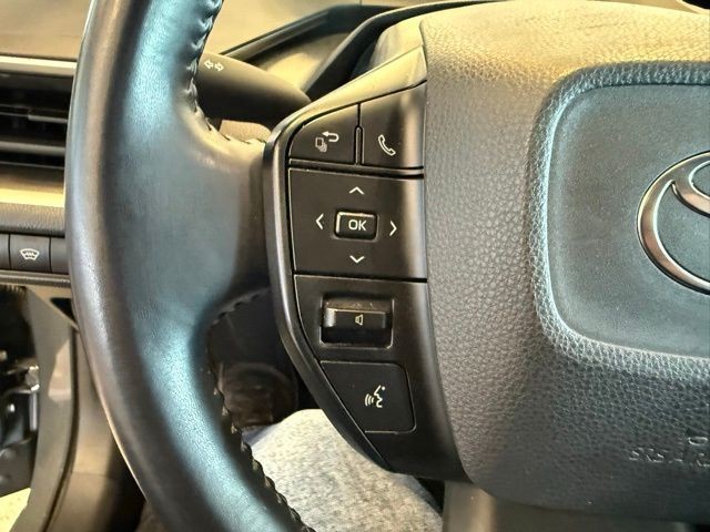 Toyota Prius Vehicle Full-screen Gallery Image 17