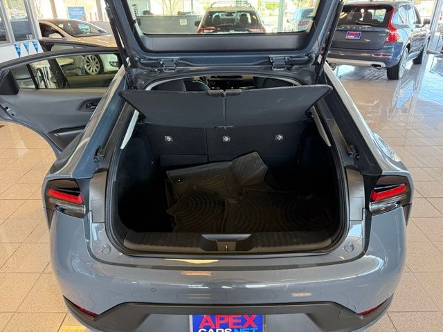 Toyota Prius Vehicle Full-screen Gallery Image 21