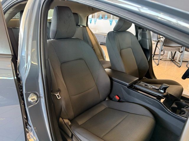 Toyota Prius Vehicle Full-screen Gallery Image 23