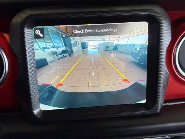 Jeep Gladiator Vehicle Full-screen Gallery Image 15