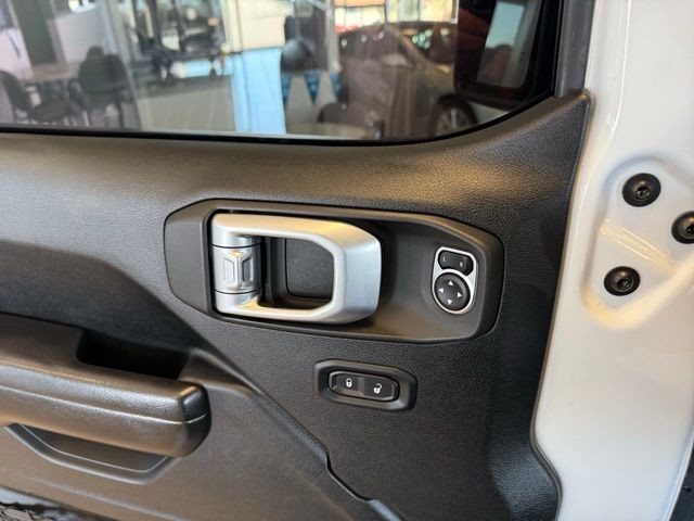 Jeep Gladiator Vehicle Full-screen Gallery Image 21