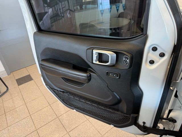 Jeep Gladiator Vehicle Full-screen Gallery Image 22