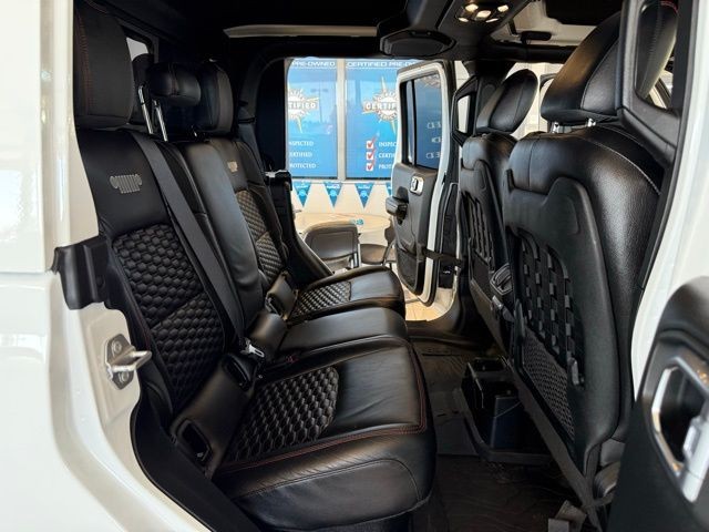 Jeep Gladiator Vehicle Full-screen Gallery Image 25