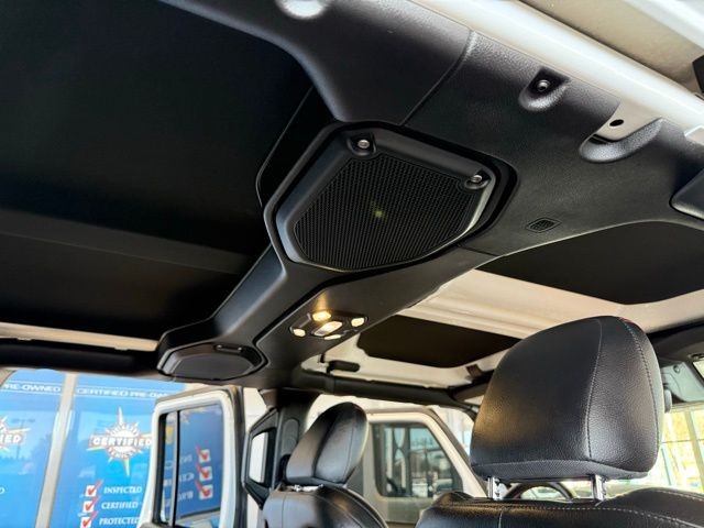 Jeep Gladiator Vehicle Full-screen Gallery Image 28