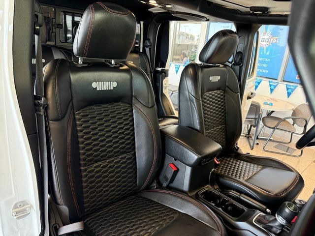 Jeep Gladiator Vehicle Full-screen Gallery Image 29