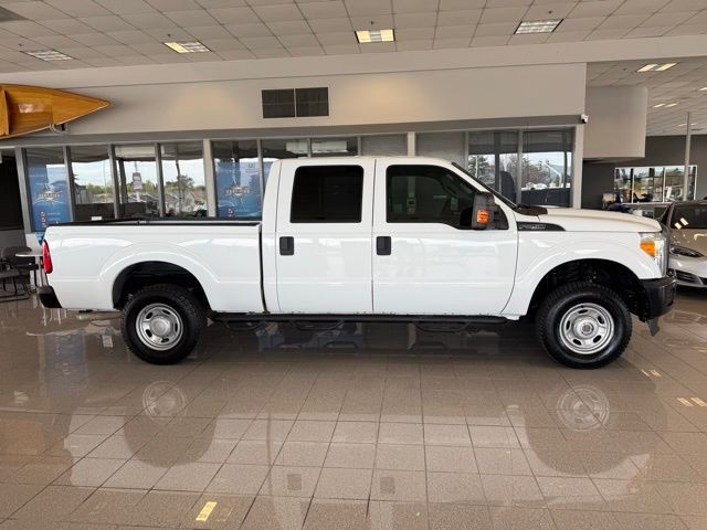 Ford Super Duty F-250 SRW Vehicle Full-screen Gallery Image 02