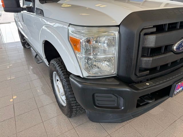 Ford Super Duty F-250 SRW Vehicle Full-screen Gallery Image 08