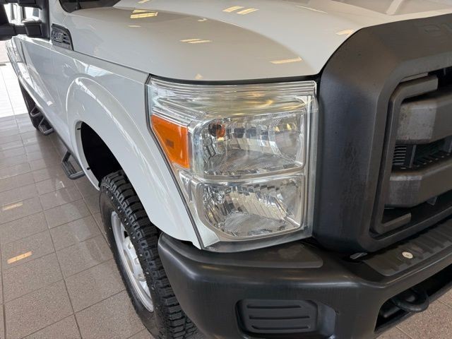 Ford Super Duty F-250 SRW Vehicle Full-screen Gallery Image 09