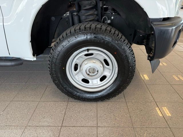 Ford Super Duty F-250 SRW Vehicle Full-screen Gallery Image 10