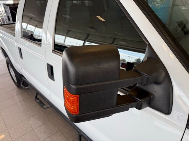 Ford Super Duty F-250 SRW Vehicle Full-screen Gallery Image 11