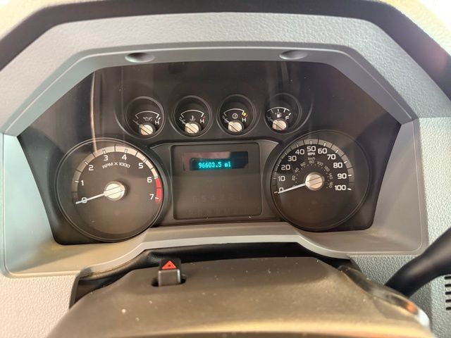 Ford Super Duty F-250 SRW Vehicle Full-screen Gallery Image 13