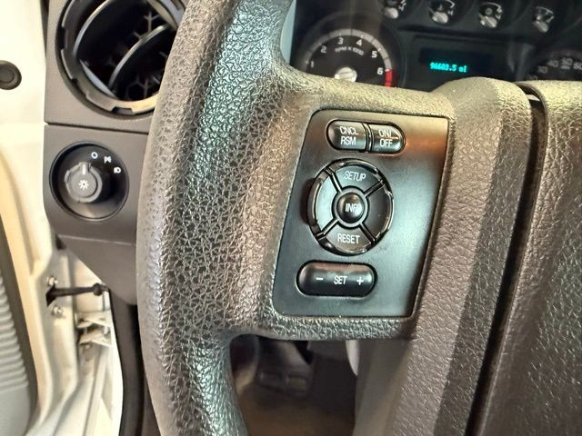 Ford Super Duty F-250 SRW Vehicle Full-screen Gallery Image 15