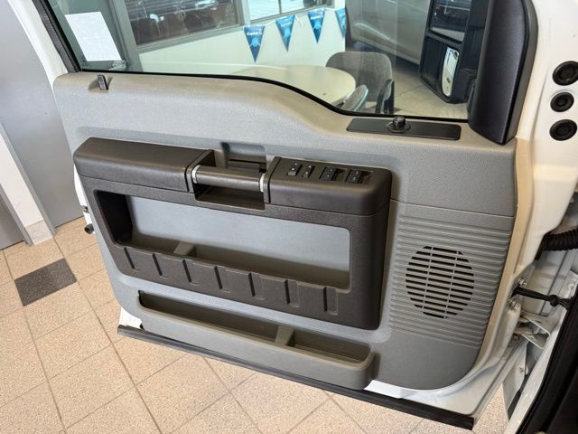 Ford Super Duty F-250 SRW Vehicle Full-screen Gallery Image 17