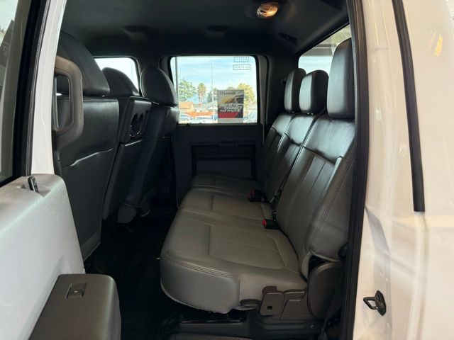 Ford Super Duty F-250 SRW Vehicle Full-screen Gallery Image 18