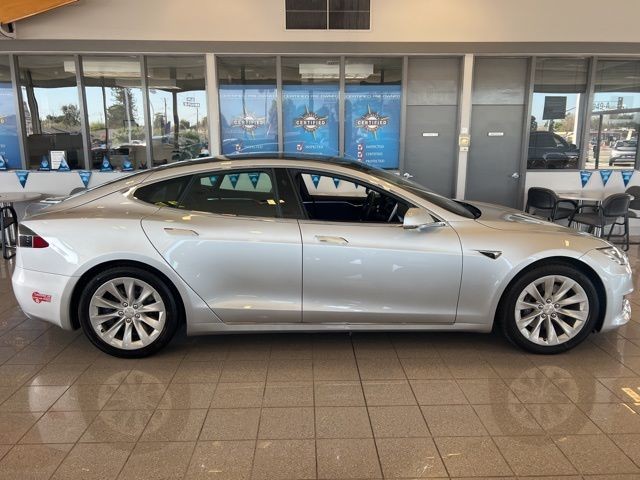 Tesla Model S Vehicle Full-screen Gallery Image 03