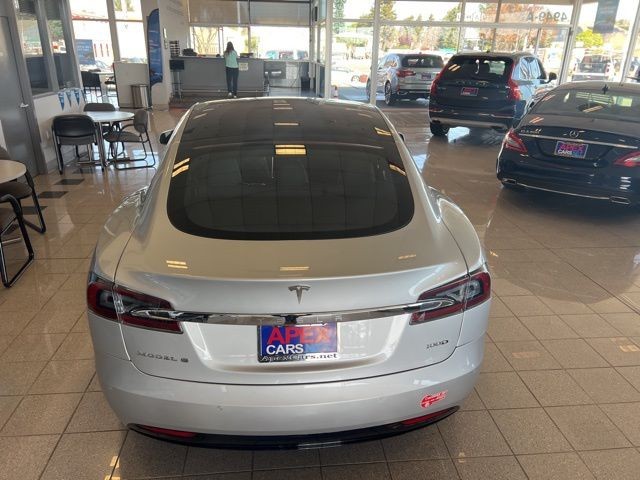 Tesla Model S Vehicle Full-screen Gallery Image 07