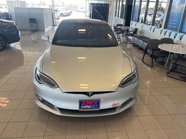 Tesla Model S Vehicle Full-screen Gallery Image 13