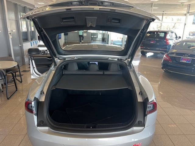 Tesla Model S Vehicle Full-screen Gallery Image 16