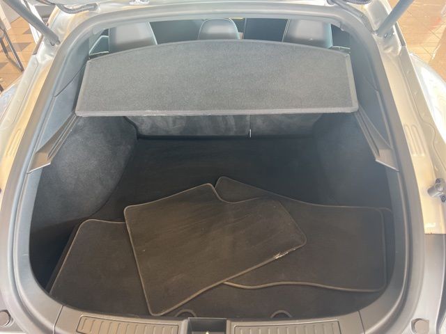 Tesla Model S Vehicle Full-screen Gallery Image 17