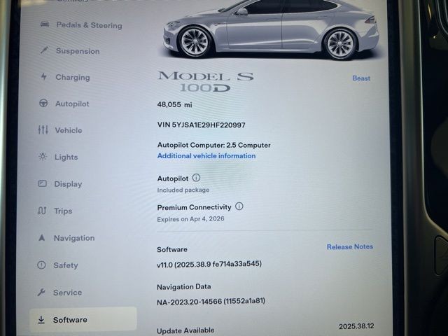 Tesla Model S Vehicle Full-screen Gallery Image 19