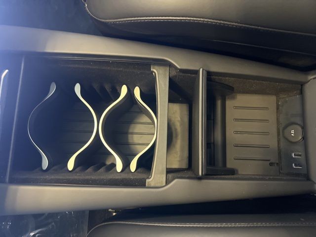 Tesla Model S Vehicle Full-screen Gallery Image 25