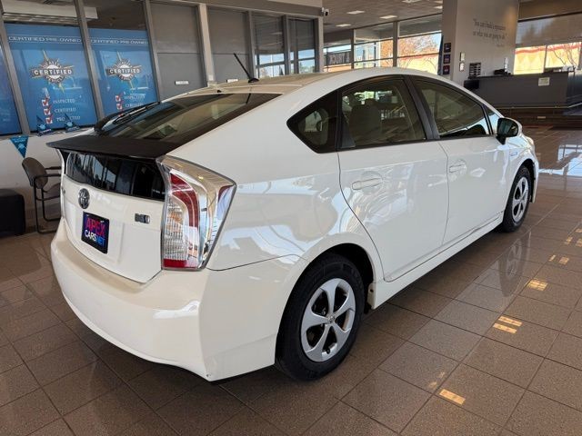 Toyota Prius Vehicle Full-screen Gallery Image 03