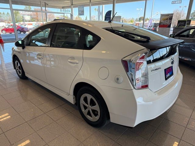 Toyota Prius Vehicle Full-screen Gallery Image 05