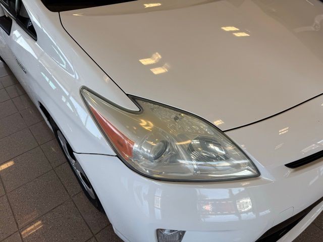 Toyota Prius Vehicle Full-screen Gallery Image 09