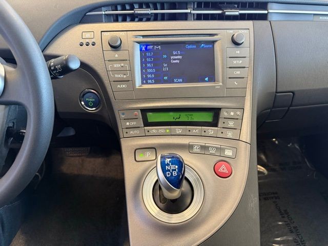 Toyota Prius Vehicle Full-screen Gallery Image 13