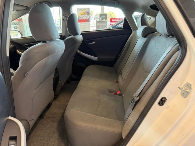 Toyota Prius Vehicle Full-screen Gallery Image 19