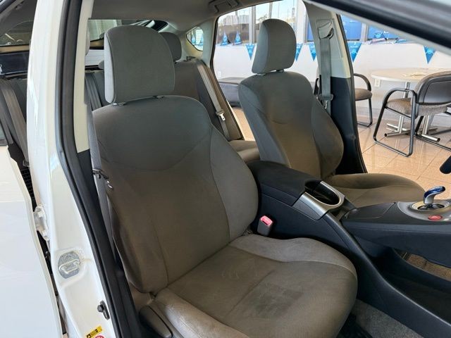 Toyota Prius Vehicle Full-screen Gallery Image 22