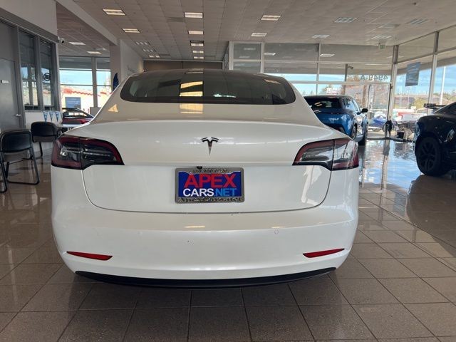 Tesla Model 3 Vehicle Full-screen Gallery Image 07