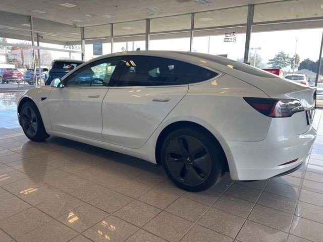 Tesla Model 3 Vehicle Full-screen Gallery Image 11