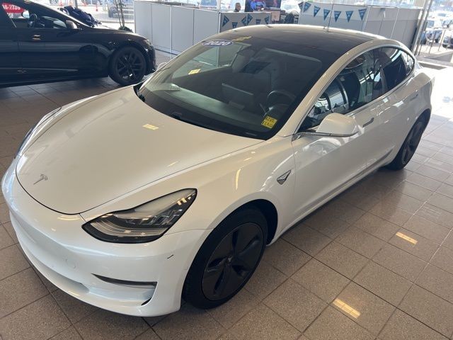Tesla Model 3 Vehicle Full-screen Gallery Image 12