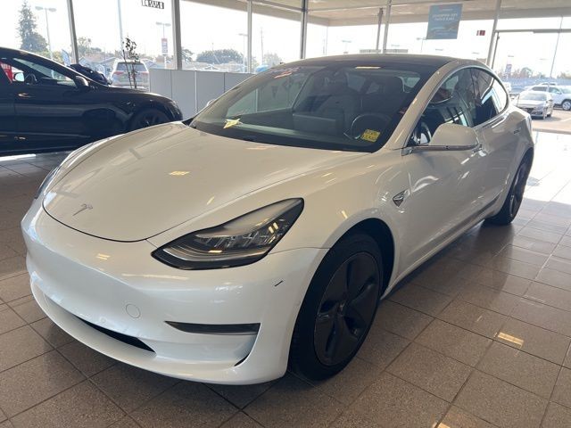 Tesla Model 3 Vehicle Full-screen Gallery Image 13