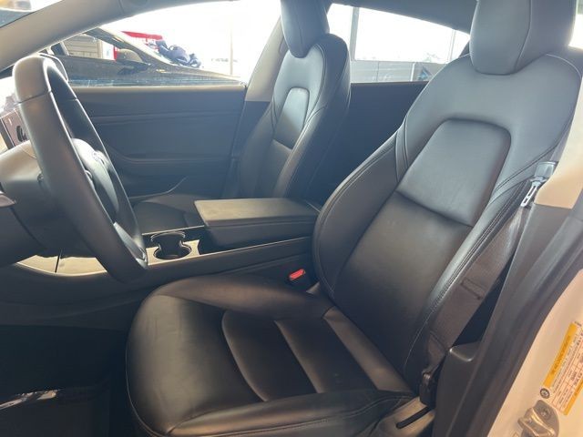 Tesla Model 3 Vehicle Full-screen Gallery Image 16