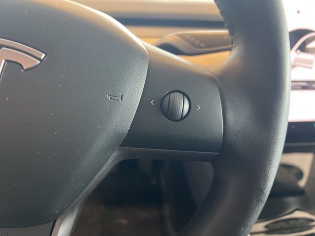 Tesla Model 3 Vehicle Full-screen Gallery Image 21