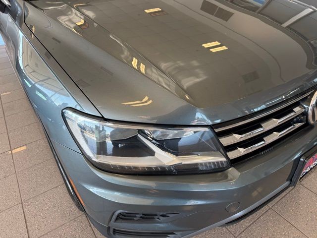 Volkswagen Tiguan Vehicle Full-screen Gallery Image 09